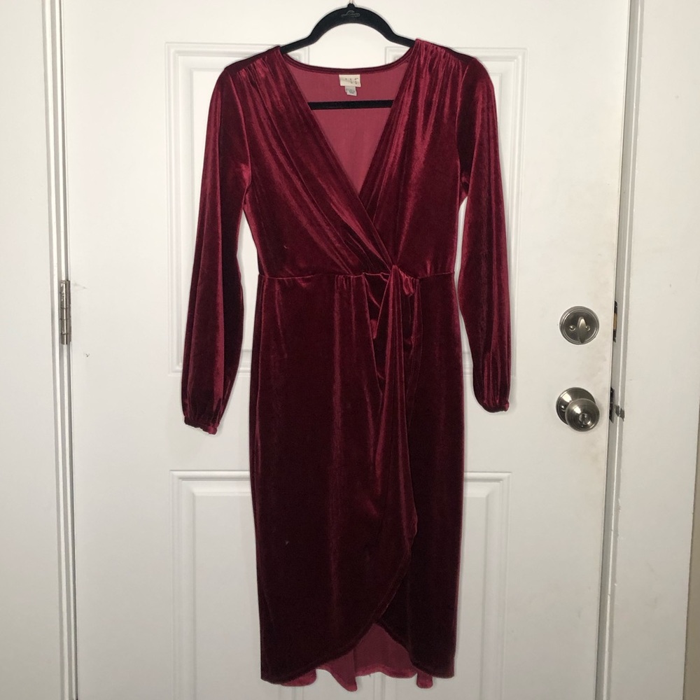 Long sleeve velvet dress